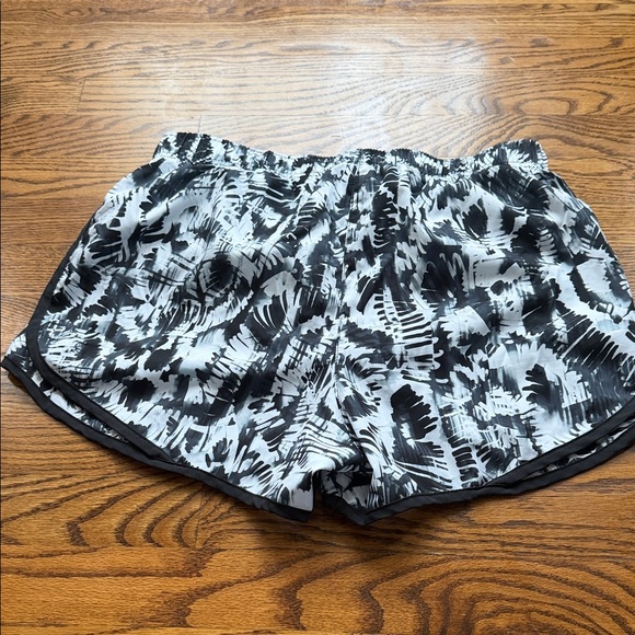 Calvin Klein Women's Athletic Shorts in Monochrome Pattern - Picture 4 of 4